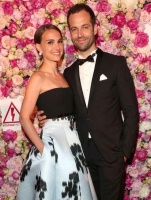 娜塔莉波特曼离婚？老公去年出轨，女神走出情伤，两个孩子很无辜