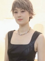 喜欢她身上那份从容的松弛感