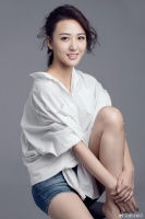 她原是杨幂助理，因美貌被导演相中，搭戏胡歌后，一夜爆红