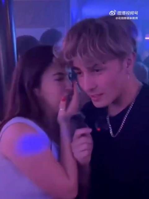 欧美那边的人,性格都比较开放,而我们都比较内敛害羞……
