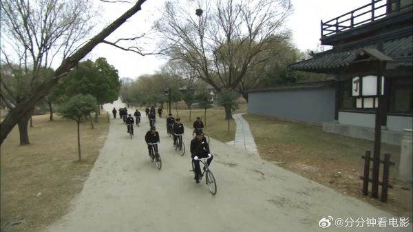 恶霸警察乱抓人，没想被抓的竟是新来的队长，有好戏看了