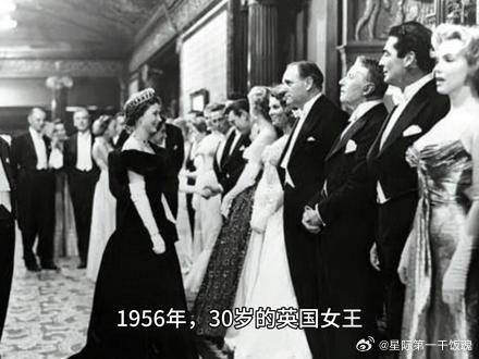 68年前，30英女王遇上30岁梦露，美貌和好身材在气质面前不值一提！