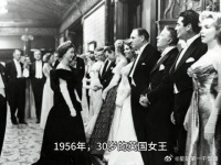 68年前，30英女王遇上30岁梦露，美貌和好身材在气质面前不值一提！