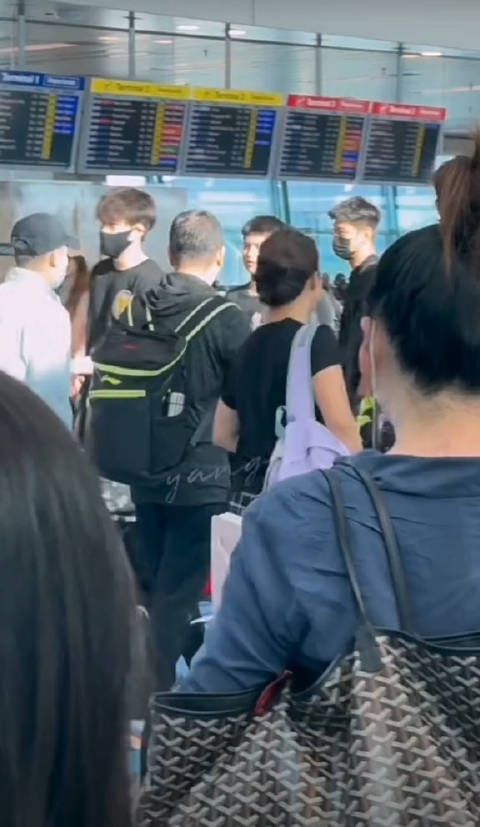 胖:打我4:1,还给拍子抡坏了抡我,薅一下咋啦?