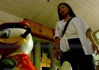 7岁女孩被烧死，母亲却在打麻将，爸爸脖上牙印暴露真