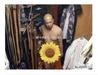 这个韩国穷光蛋孤寒鬼、第一次见面给大s女儿的礼物是他旧牛仔裤改的包…