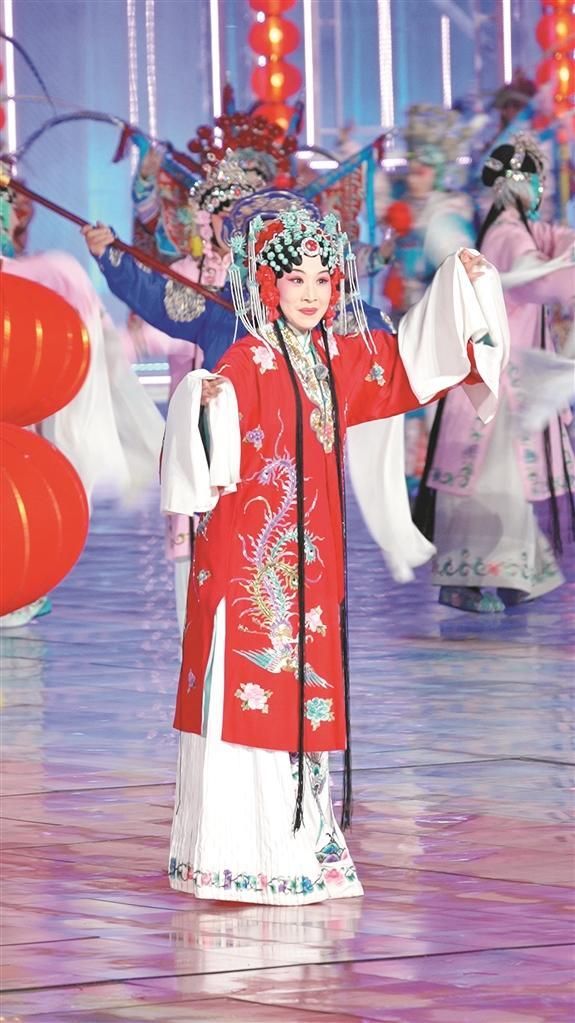 兵团豫剧团演员张培培在喀什分会场春节特别节目《美在新疆》“梨园颂”篇章中表演(资料图片)。兵团豫剧团 提供