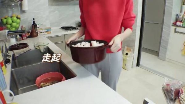 何九华真有福气!王鸥做饭修煤气灶样样精通,妥妥会过日子的女人