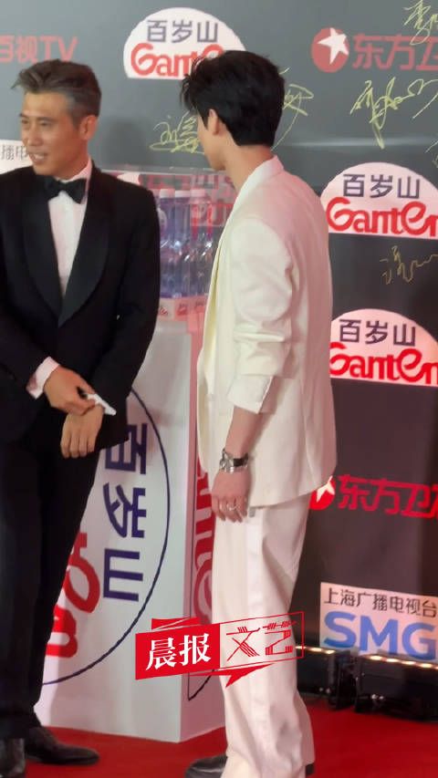 和《南来北往》剧组亮相2024电视剧品质盛典…