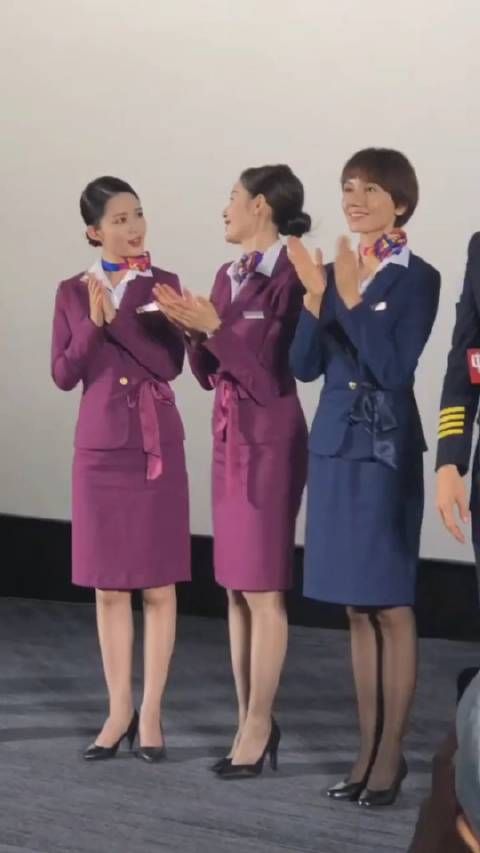 李沁张天爱穿着空姐装宣传电影,那时候的她们可真好看!