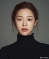 高允真又调整了吗，感觉和之前爆火的公式照相比又漂亮了一些