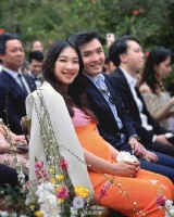 港姐朱千雪挺孕肚出席麦明诗与盛劲的婚礼…