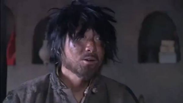 姑娘收留一个乞丐!给他洗干净换上新衣服后,怎料姑娘被迷住了!