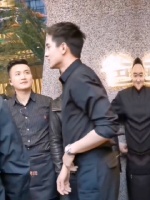 林更新这身材，这颜值，这笑容，还有真实接地气的性格！