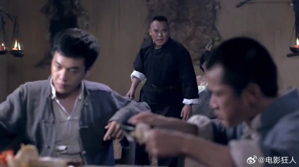 四大高手挑衅小子,不料小子是练家子,不出十招全给撂倒