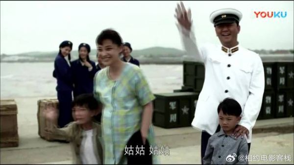 看着宽敞明亮的房子 江德华喜形于色发出惊叹声