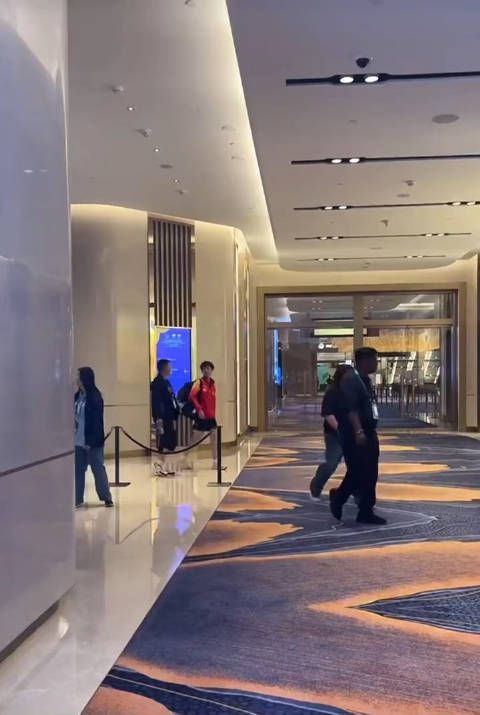 拥有林高远说明书的男人来了,高远人气爆棚啊,超哥,今晚加班一下…