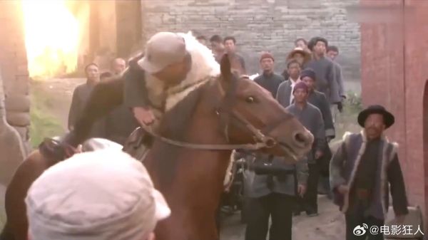 土匪来投奔聂帅,摆出一副目中无人的样子,聂帅霸气回怼