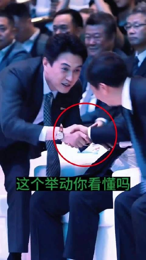 王总介绍好友跟靳东认识,靳东的举动你看懂吗? 靳东 明星 热门