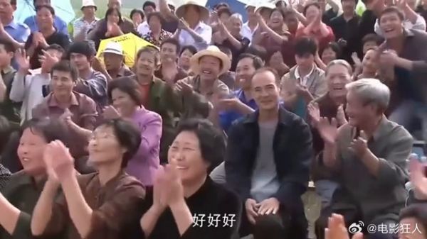 美女甩了穷男友,多年后新书记上任,美女一看瞬间傻眼