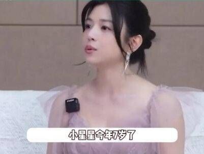 陈妍希送儿子上学,7岁小星星又长高了,活泼好动性格像妈妈