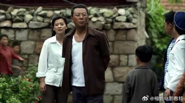 军官回乡探亲,却没一个认识的人,幸好当年的大胖妞还在!