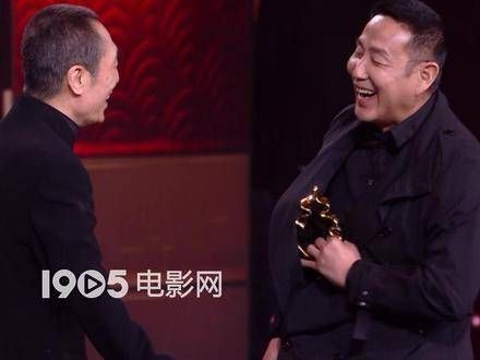 张艺谋获奖,全场观众起立鼓掌