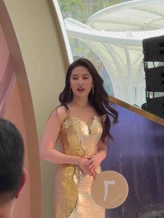三亚活动现场照片曝光,身材略微发福,但依然维持着神仙般的美丽!