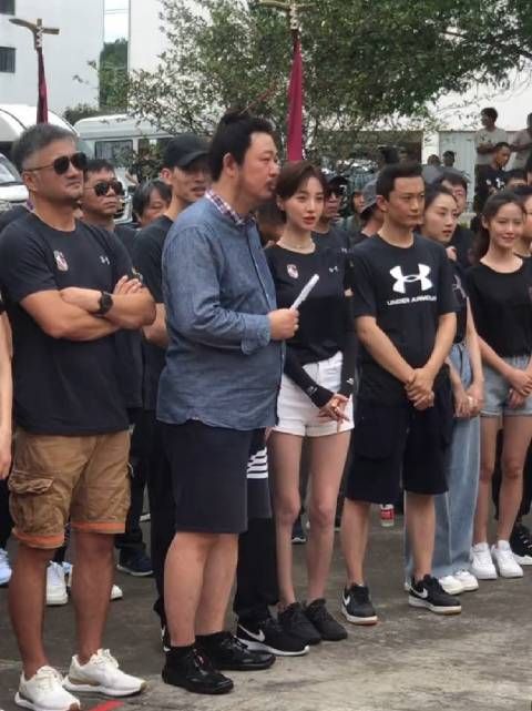 高亚麟这大肚子双胞胎吧!和出轨对象一起拍的一部剧