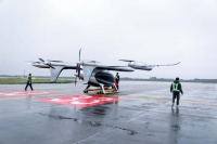 2吨级电动垂直起降航空器在沪完成特许飞行，将用于空中出行