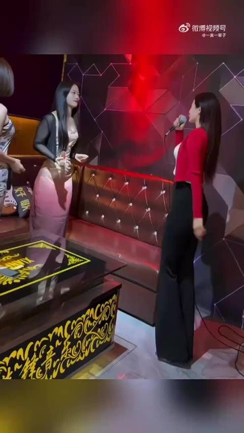 三姐妹身材一个比一个好,不过我还是更喜欢短发的