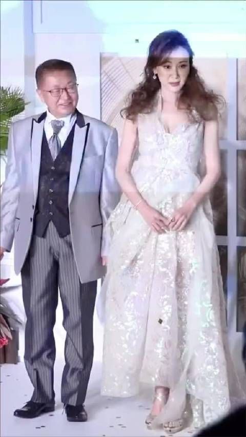 萧蔷 久违出席活动,55岁依然惊艳,她曾长期霸占台湾第一美女宝座…