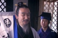 算命先生给钦差大人算卦，岂料却看见钦差脚下戴着镣铐