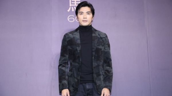 贺军翔住处遭警察搜查！疑与被告性骚扰有关，手机被扣查，本人回应了