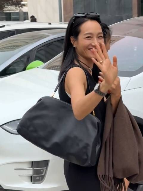 朱丹探班周一围:看老公还不早点来!真夫妻就是好嗑