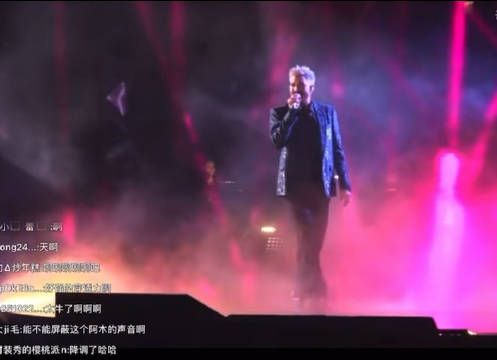 现场观众席视角，亚当证明芒果音响真的顶级，降调了还唱这么好！