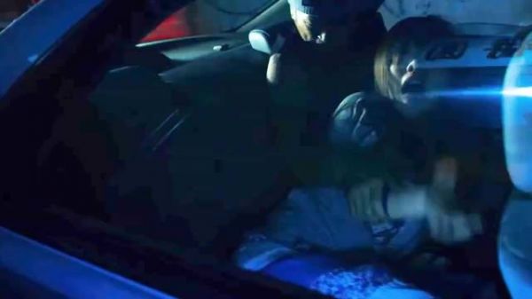 女孩被流氓侵犯,老太太视而不见,导致女孩含冤而死!