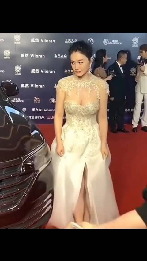 李小冉的身材原来这么好，风情万种谁顶得住啊啊，姐姐性别别卡太死…