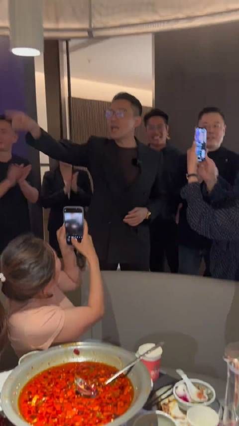 汪小菲给麻六记顾客买单:在座的外面的朋友,全部都由我来买单
