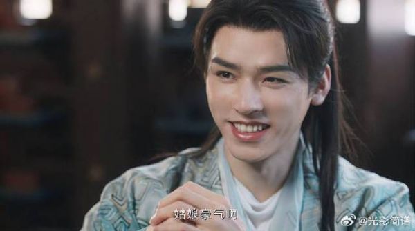 月初当胭脂铺掌柜,专业又精明,怎知红红给他找对象