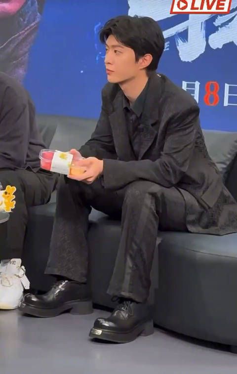 范丞丞吃西瓜这个视频怎么这么好笑哈哈哈哈哈哈,超绝偷感