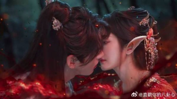 月初献祭灵血，下秒甜蜜盖章，红红觉醒之力吊打反派