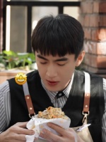 林更新工作室分享《玫瑰的故事》片场花絮…