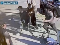 美国华人老板阻止吃霸王餐：被顾客打倒在地 昏迷2个星期至今不能说话