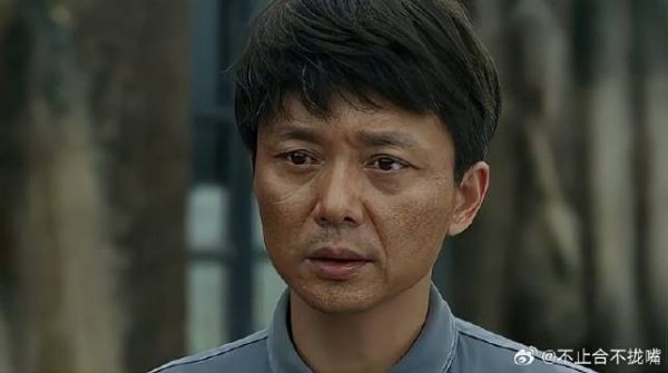 安欣一家遭遇劫难,德华见到夫妻俩,老到不敢认了