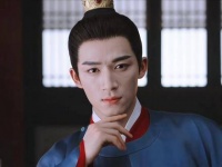 他们在棋盘上日复一日的较量，未曾言爱，却透着甜蜜的气息…