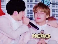 磕面镜的仪式感，实则是两位极具魅力的人物演绎的一出纯美之恋