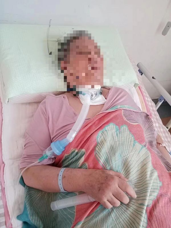 病床上的贾萍 本文图均为 央广网 图