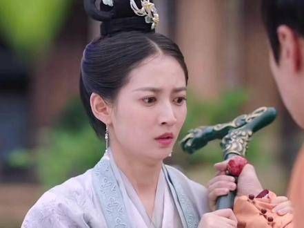 步音楼轻启窗扉,火力全开,展现无尽战斗力,这才是属于朵朵的巾帼风采