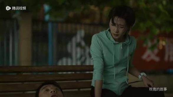黄振华的角色塑造正直无比,堪称全剧的典范好男人,就像庄国栋一样…
